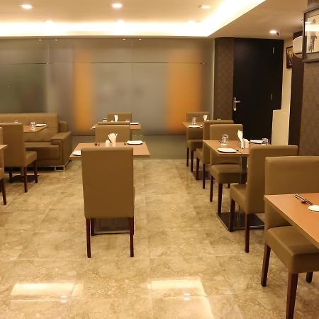 Oyo 662 Hotel Comfotel Kolkata Luaran gambar