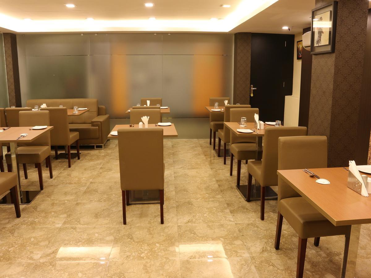 Oyo 662 Hotel Comfotel Kolkata Luaran gambar